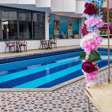Azuu Bohem Otel